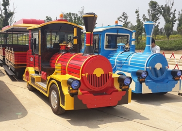 small trackless tourism train